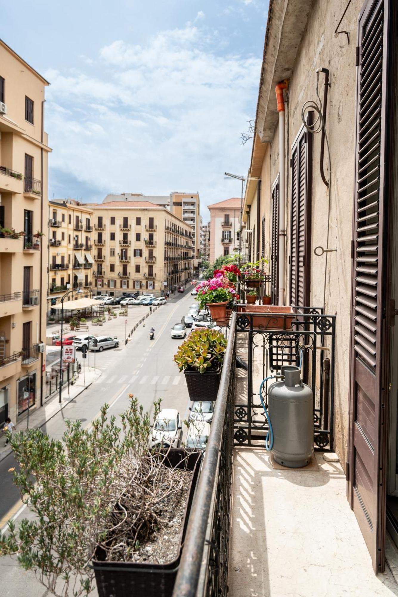 Plumeria - Vacanze In Centro A Palermo Zona Politeama Esterno foto